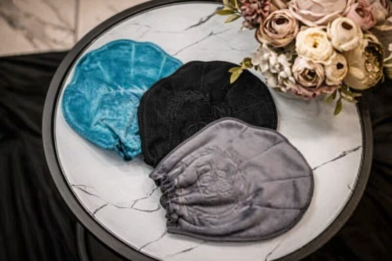 Universali mikropluošto buities pirštinė