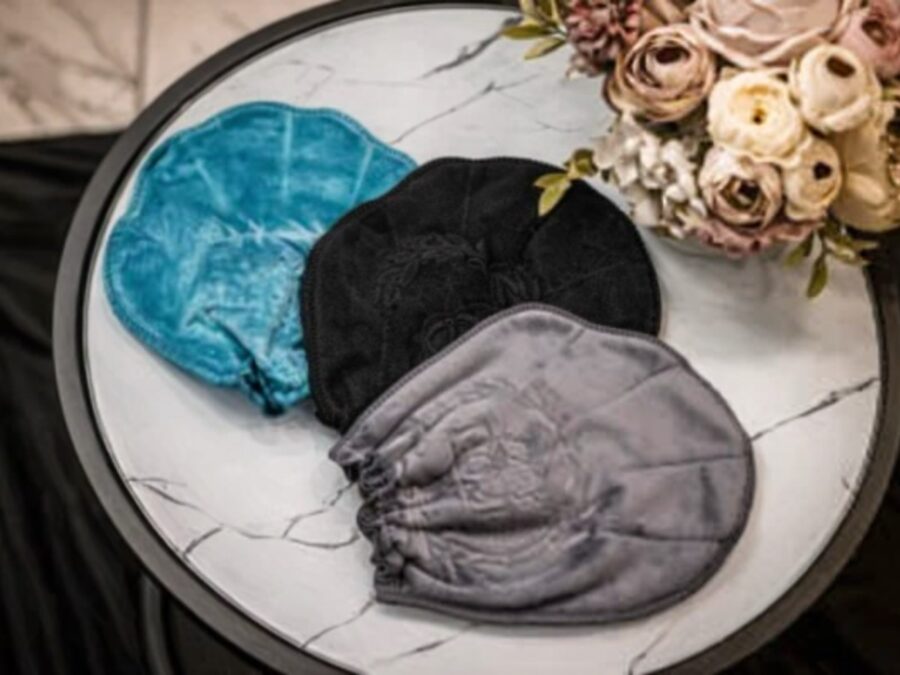 Universali mikropluošto buities pirštinė