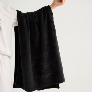 mikropluosto ranksluostis kuno juodas Mikropluošto kūno rankšluostis juodas su Elia's HOME logotipu