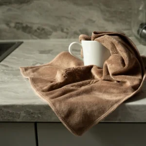 Milka (49 of 106)+ Mikropluošto virtuvinis rankšluostis rusvas