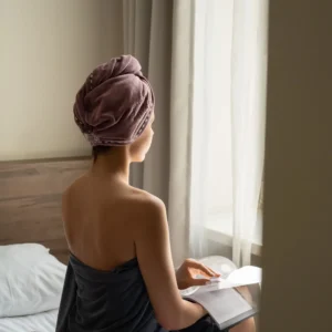 Milka (5 of 106)+ Mikropluošto rankšluostis plaukams smaragdinis