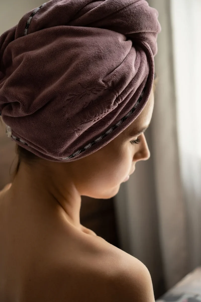 Milka (6 of 106)+ Mikropluošto rankšluostis plaukams smaragdinis